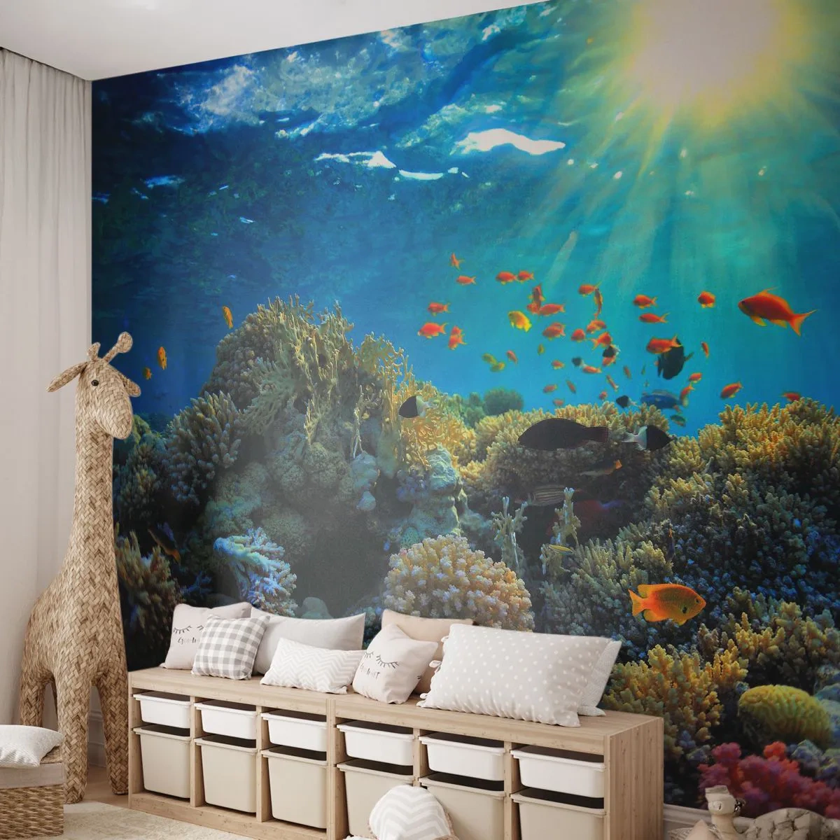 Fotomural Premium Sand - Arrecife de coral con peces de colores y rayos de sol. - 100x70cm - Tesoros submarinos - Decoración de pared moderna para salón y dormitorio ARTTOR