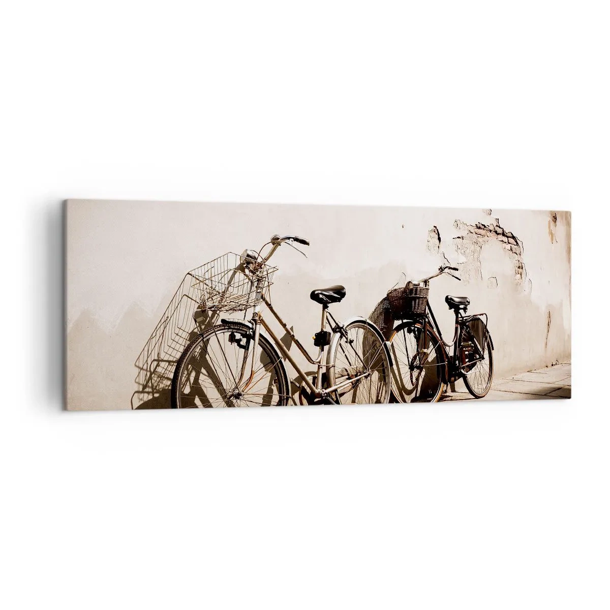 Cuadro sobre lienzo - Impresión de Imagen - Dos bicicletas apoyadas contra una vieja pared de estilo retro. - 140x50cm - El inolvidable encanto del pasado - Decoración de pared moderna para salón y dormitorio ARTTOR