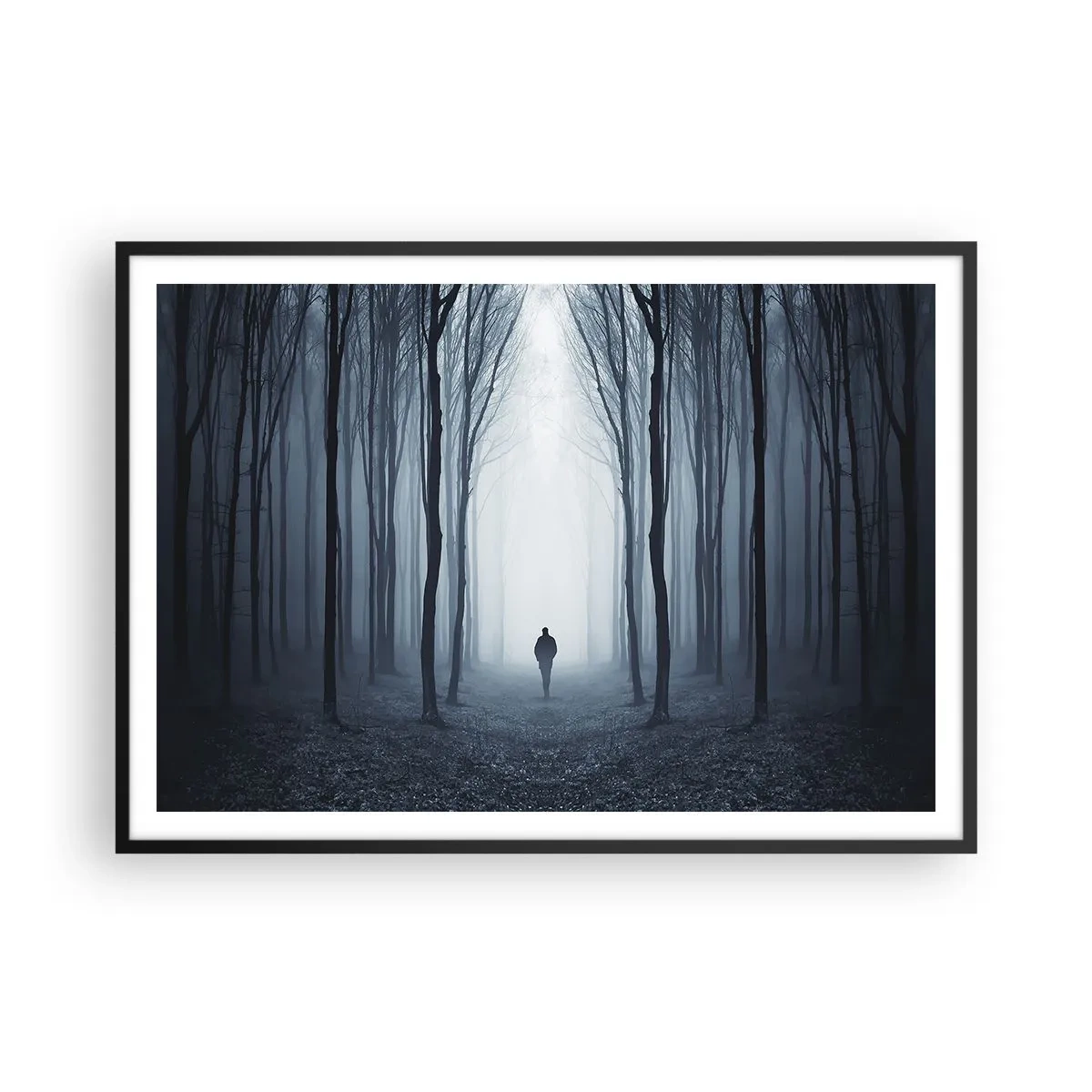 Póster en marco negro - Una figura caminando entre los árboles en un bosque brumoso. - 100x70cm - Alto y claro - Decoración de pared moderna para salón y dormitorio ARTTOR