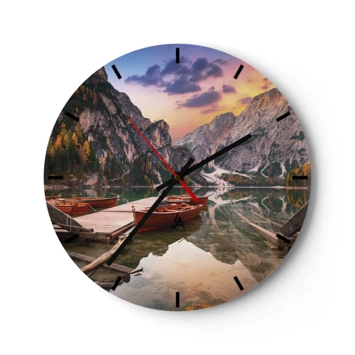 Reloj de pared - Reloj de vidrio - Barcos de madera en el muelle con el telón de fondo de montañas y un lago al amanecer. - 30x30cm - Espejo entre montañas - Decoración de pared moderna para salón, cocina y dormitorio ARTTOR