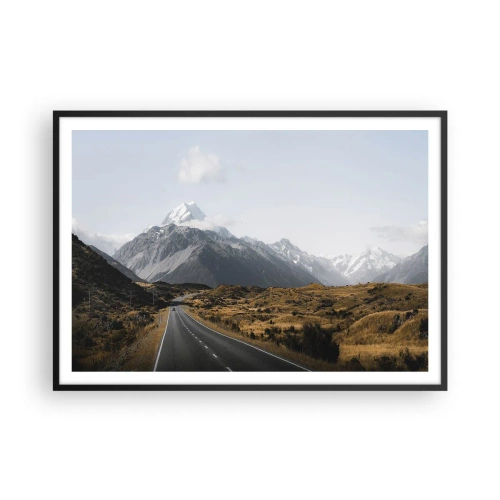 Póster en marco negro - Un camino en las montañas rodeado de un paisaje pintoresco. - 100x70cm - El camino al corazón de las montañas - Decoración de pared moderna para salón y dormitorio ARTTOR