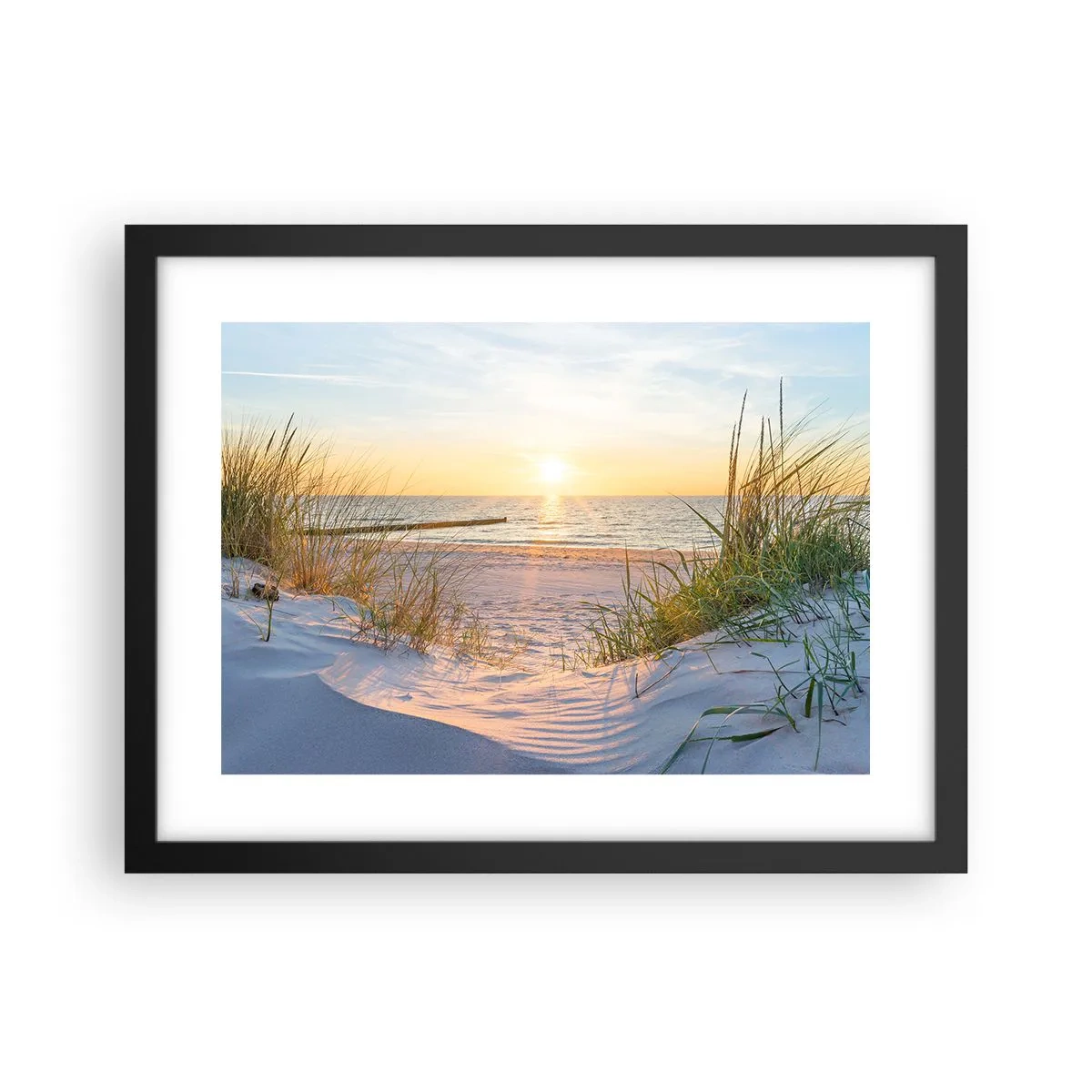 Póster en marco negro - El sonido del mar, el canto de los pájaros, una playa virgen entre las dunas... - 40x30 cm