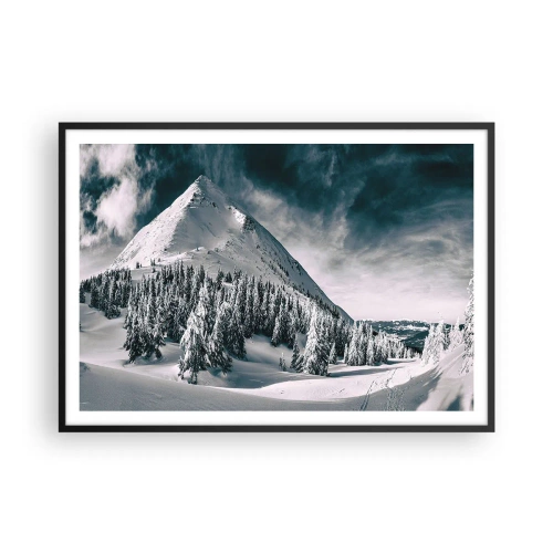 Póster en marco negro - Un pico de montaña cubierto de nieve rodeado de un bosque invernal. - 100x70cm - Tierra de nieve y hielo - Decoración de pared moderna para salón y dormitorio ARTTOR