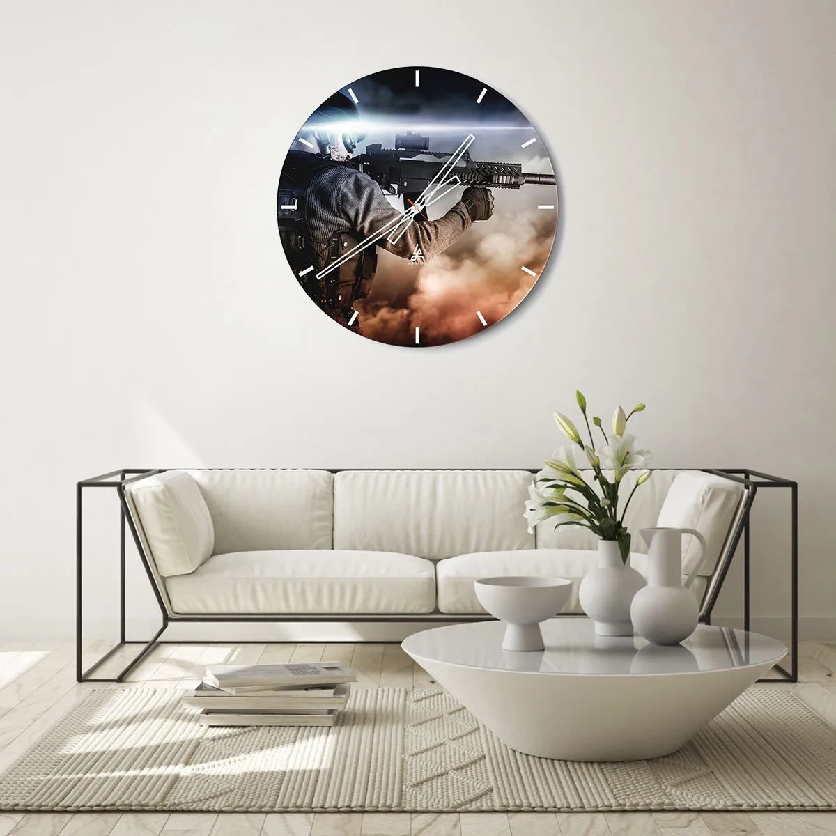 Reloj de pared - Reloj de vidrio - Un soldado con un rifle contra un fondo de humo y destellos de luz. - 30x30cm - Luchador - Decoración de pared moderna para salón, cocina y dormitorio ARTTOR