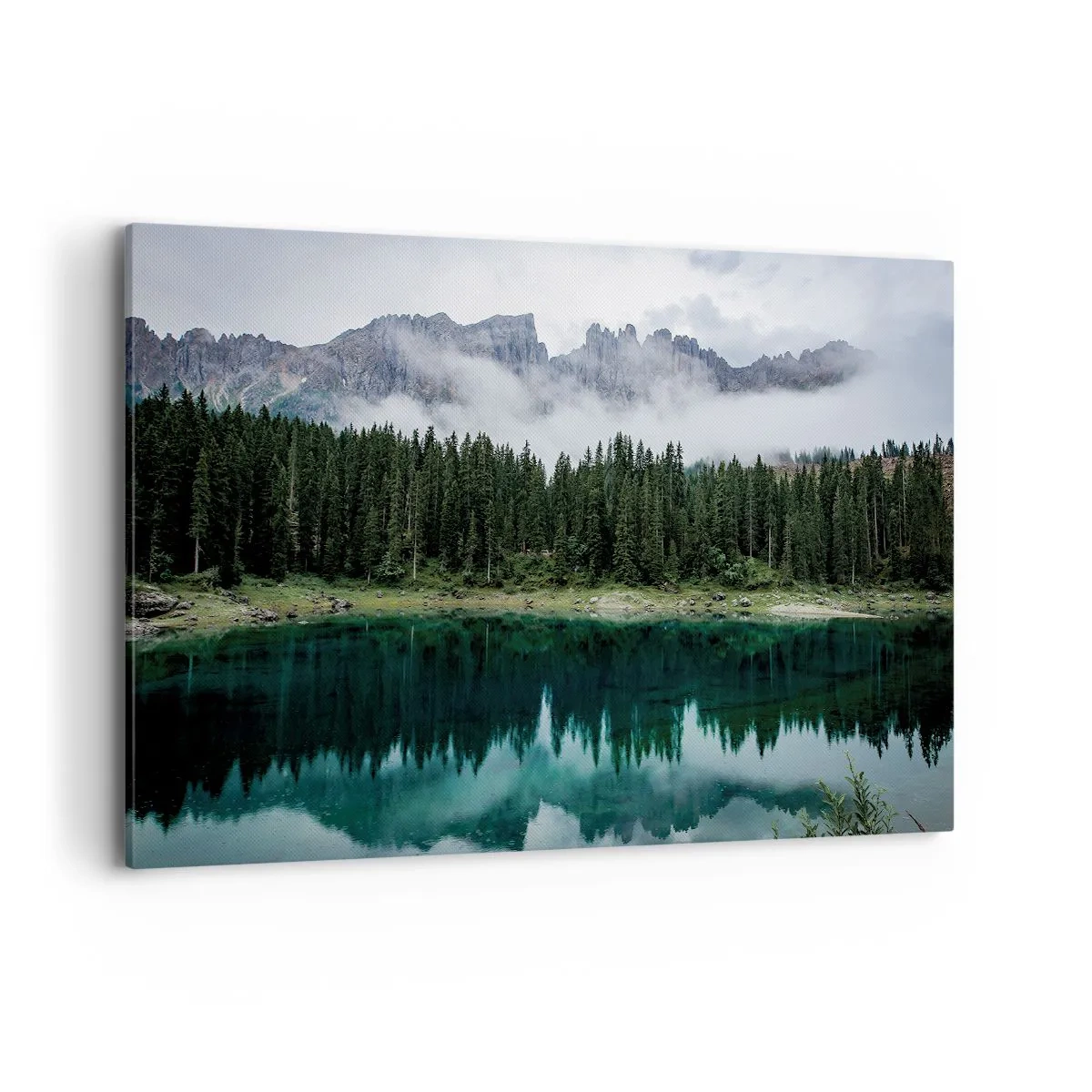 Cuadro sobre lienzo - Impresión de Imagen - Un paisaje de montaña con un bosque y un lago que refleja el cielo. - 120x80cm - Calla, calla, no despertemos al agua dormida.... - Decoración de pared moderna para salón y dormitorio ARTTOR