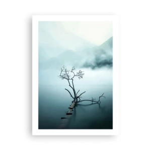 Póster - Una fotografía de un árbol solitario que crece fuera del agua, rodeado de niebla y montañas. - 50x70cm - Fuera del agua y de la niebla - Decoración de pared moderna para salón y dormitorio ARTTOR