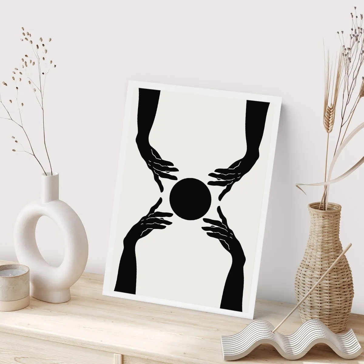 Póster - Gráfico en blanco y negro de una mano con una pelota. - 50x70cm - Una señal secreta - Decoración de pared moderna para salón y dormitorio ARTTOR