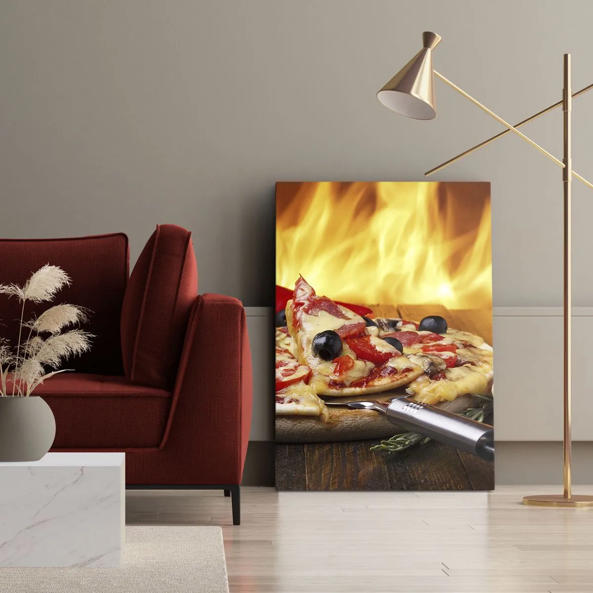 Cuadro sobre lienzo - Impresión de Imagen - Pizza con aceitunas, tomates y pimientos sobre un fondo de llamas - 80x120cm - Desde Italia con amor - Decoración de pared moderna para salón y dormitorio ARTTOR