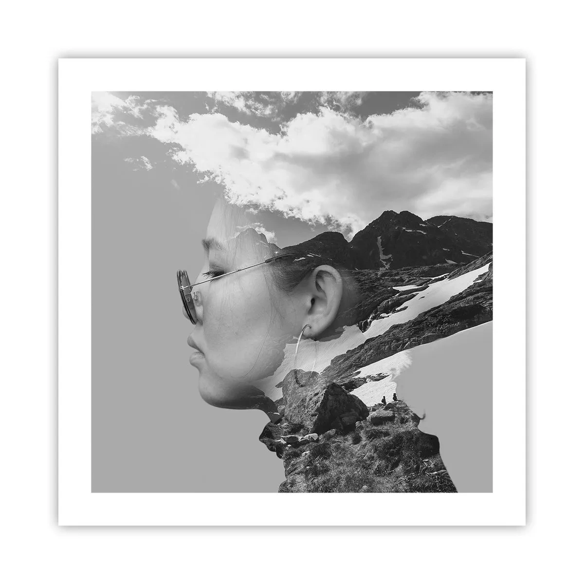 Póster - Retrato sobre montañas y nubes - 50x50 cm