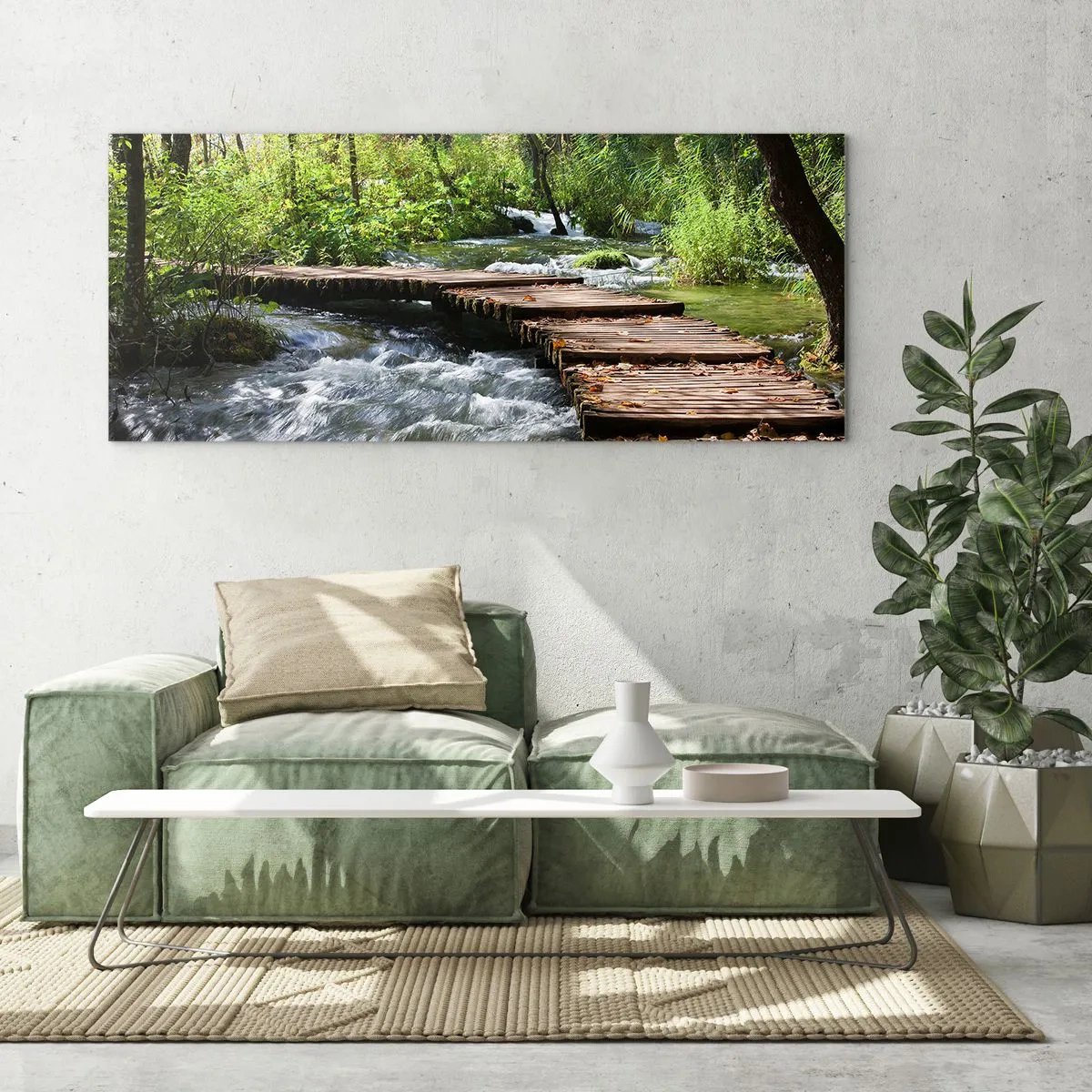 Cuadro sobre vidrio - Impresiones sobre Vidrio - Un puente de madera sobre un arroyo caudaloso rodeado por el verdor del bosque. - 120x50cm - Sobre una cascada de espuma - Decoración de pared moderna para salón y dormitorio ARTTOR