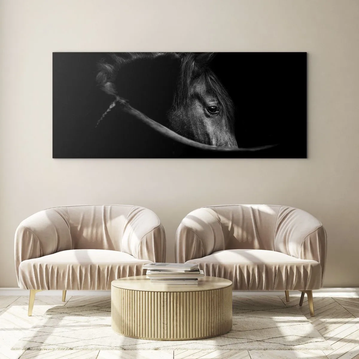 Cuadro sobre vidrio - Impresiones sobre Vidrio - Un retrato en blanco y negro de un caballo con un sutil juego de luces y sombras sobre un fondo oscuro. - 120x50cm - Príncipe negro - Decoración de pared moderna para salón y dormitorio ARTTOR