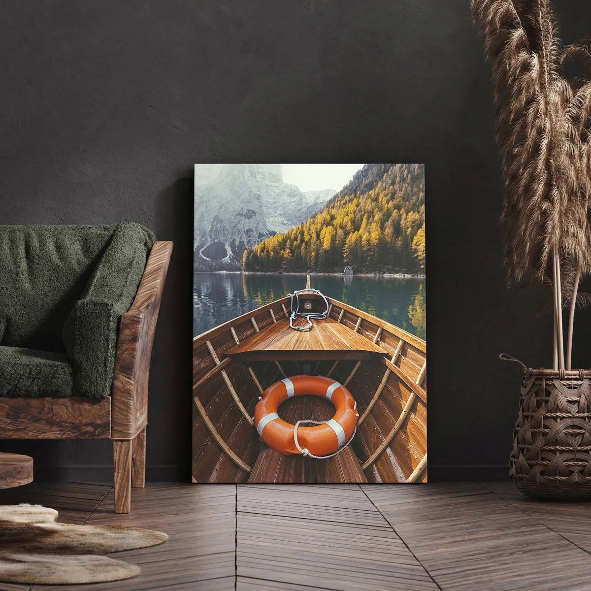 Cuadro sobre lienzo - Impresión de Imagen - Un barco de madera en un lago de montaña rodeado de bosque. - 50x70cm - Viaje a la montaña - Decoración de pared moderna para salón y dormitorio ARTTOR