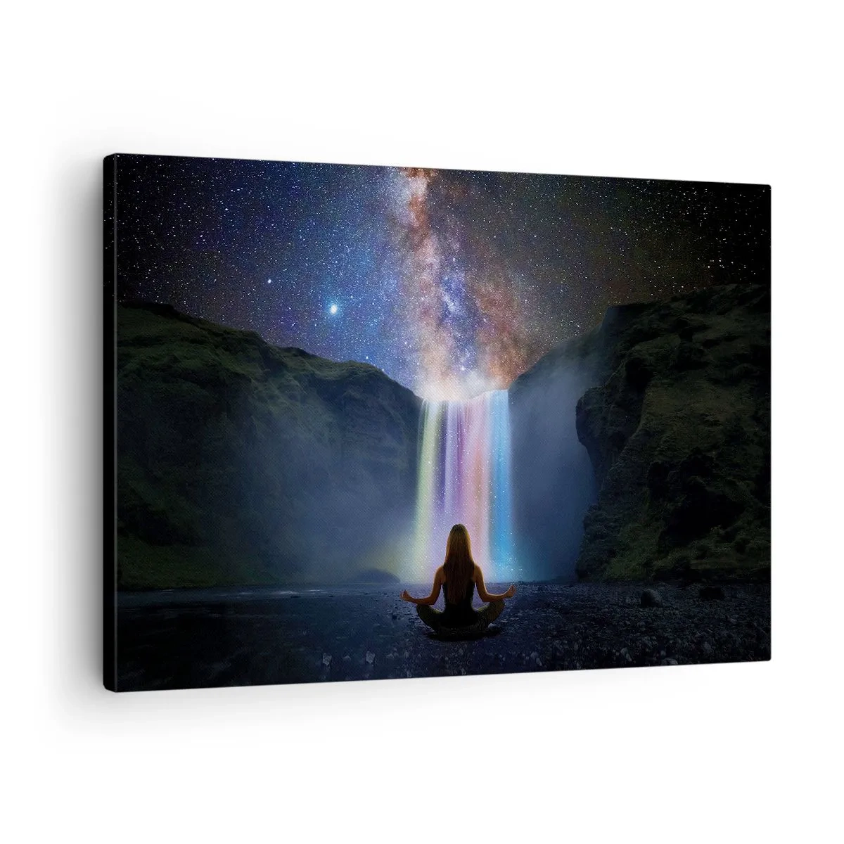 Cuadro sobre lienzo - Impresión de Imagen - Meditación frente a una cascada entre las estrellas. - 70x50cm - Armonía absoluta - Decoración de pared moderna para salón y dormitorio ARTTOR