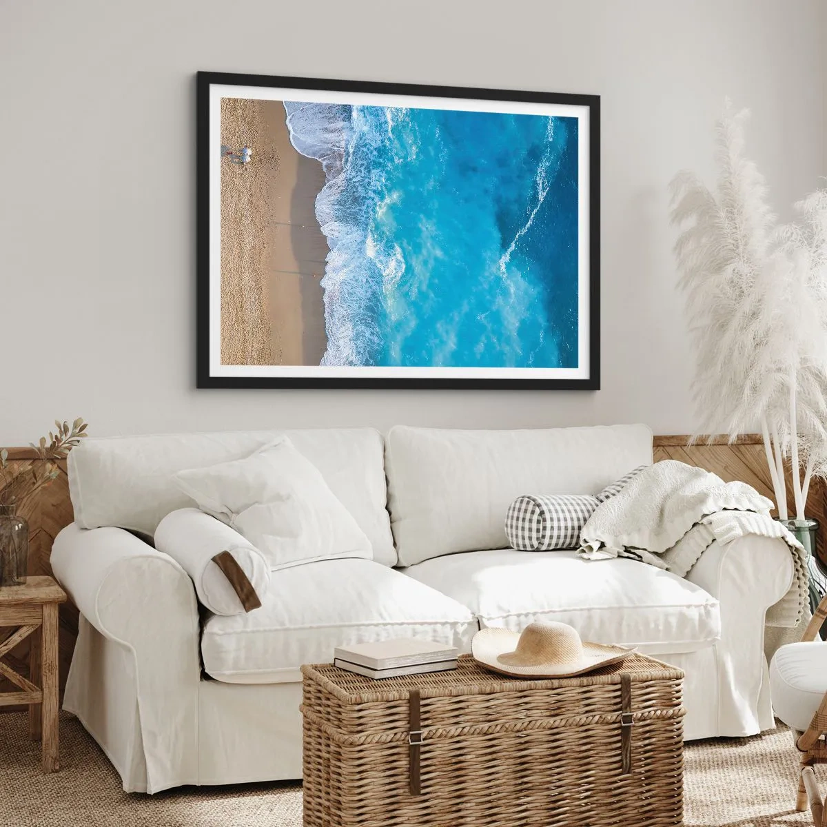 Póster en marco negro - Una vista de pájaro de la playa y las olas del mar. - 70x50cm - El poder del azul - Decoración de pared moderna para salón y dormitorio ARTTOR