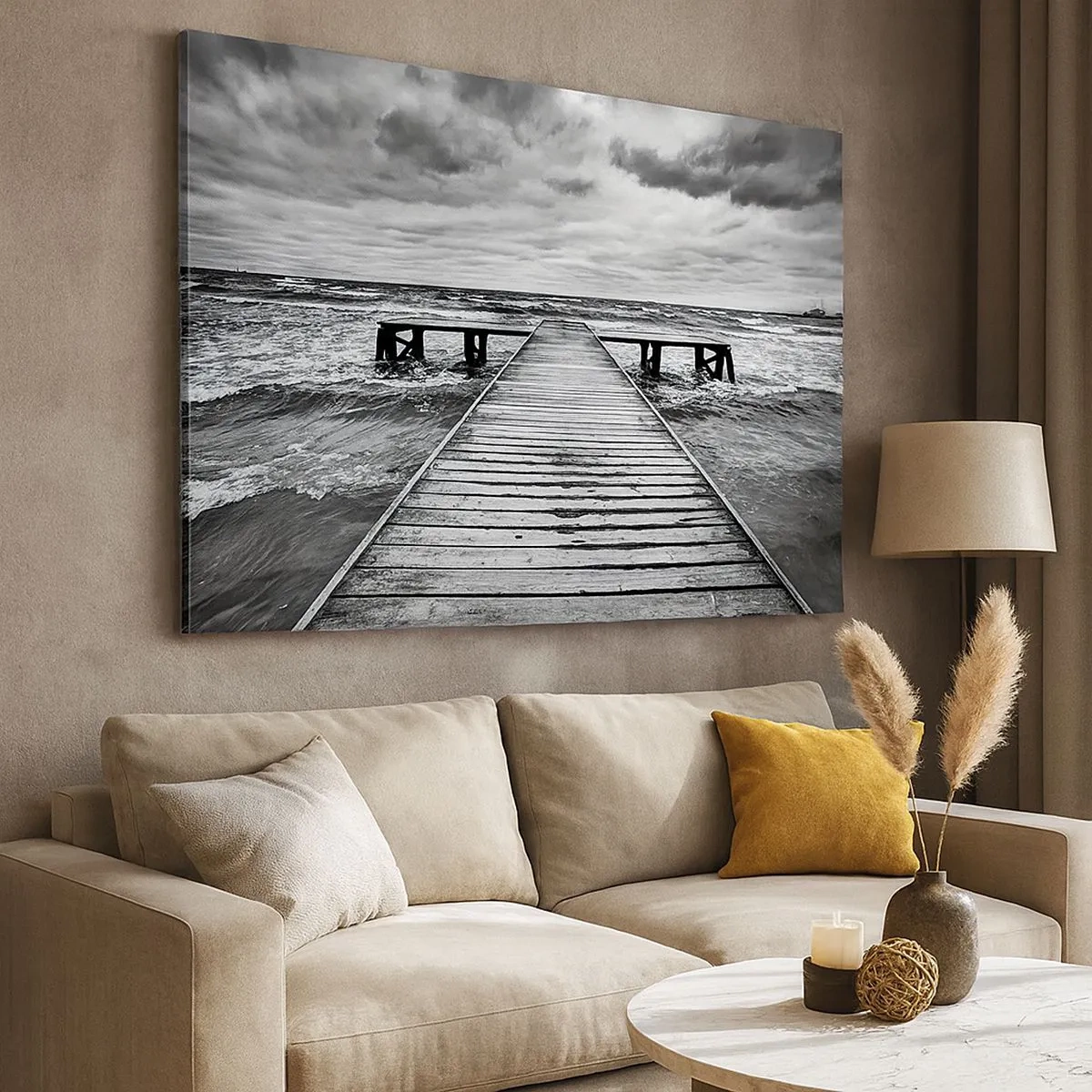 Cuadro sobre lienzo - Impresión de Imagen - Una vista en blanco y negro de un embarcadero de madera sobre un mar tempestuoso. - 70x50cm - Estoy esperando que sople el viento... - Decoración de pared moderna para salón y dormitorio ARTTOR