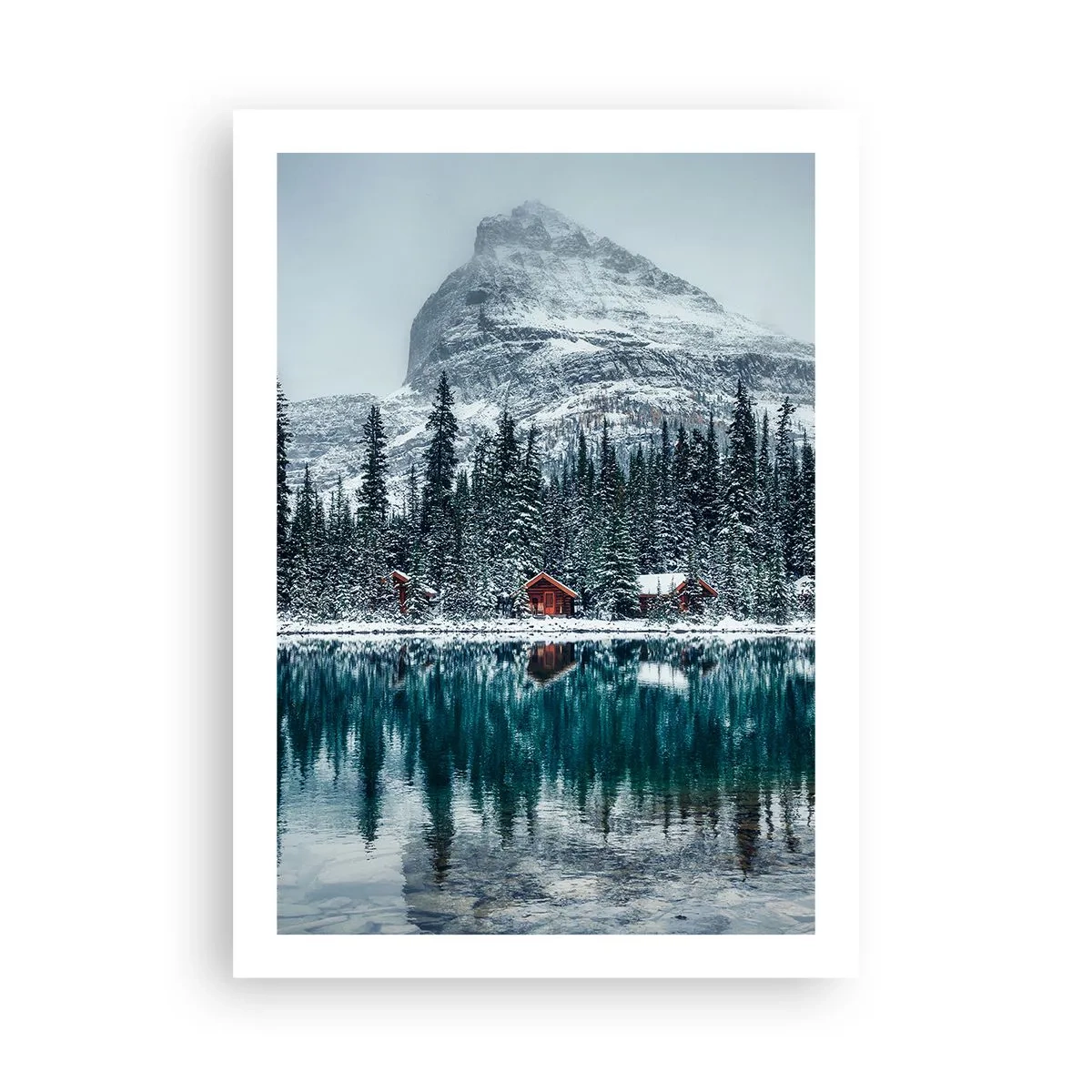 Póster - Paisaje invernal con cabañas junto al lago y una montaña al fondo - 50x70cm - Retiro canadiense - Decoración de pared moderna para salón y dormitorio ARTTOR