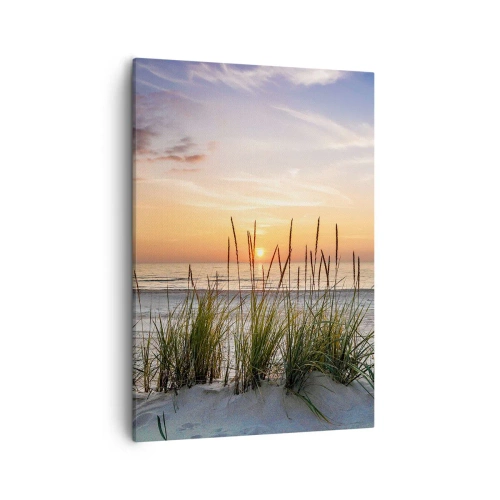 Cuadro sobre lienzo - Impresión de Imagen - Una playa de arena al atardecer con césped al fondo. - 50x70cm - Mira, piensa, siente - Decoración de pared moderna para salón y dormitorio ARTTOR