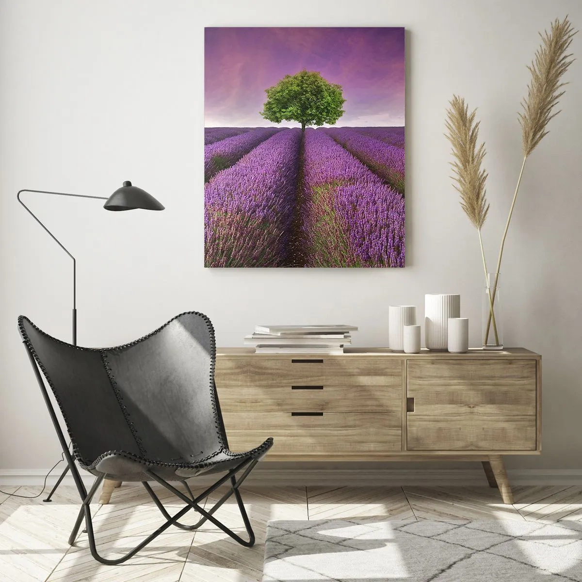 Cuadro sobre vidrio - Impresiones sobre Vidrio - Un campo de lavanda con un árbol solitario y un cielo púrpura. - 70x100cm - En los campos de lavanda - Decoración de pared moderna para salón y dormitorio ARTTOR