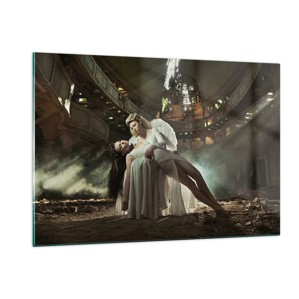 Cuadro sobre vidrio - Impresiones sobre Vidrio - Una figura de ángel sosteniendo a una mujer en las ruinas de un edificio. - 120x80cm - El espíritu del viejo teatro - Decoración de pared moderna para salón y dormitorio ARTTOR