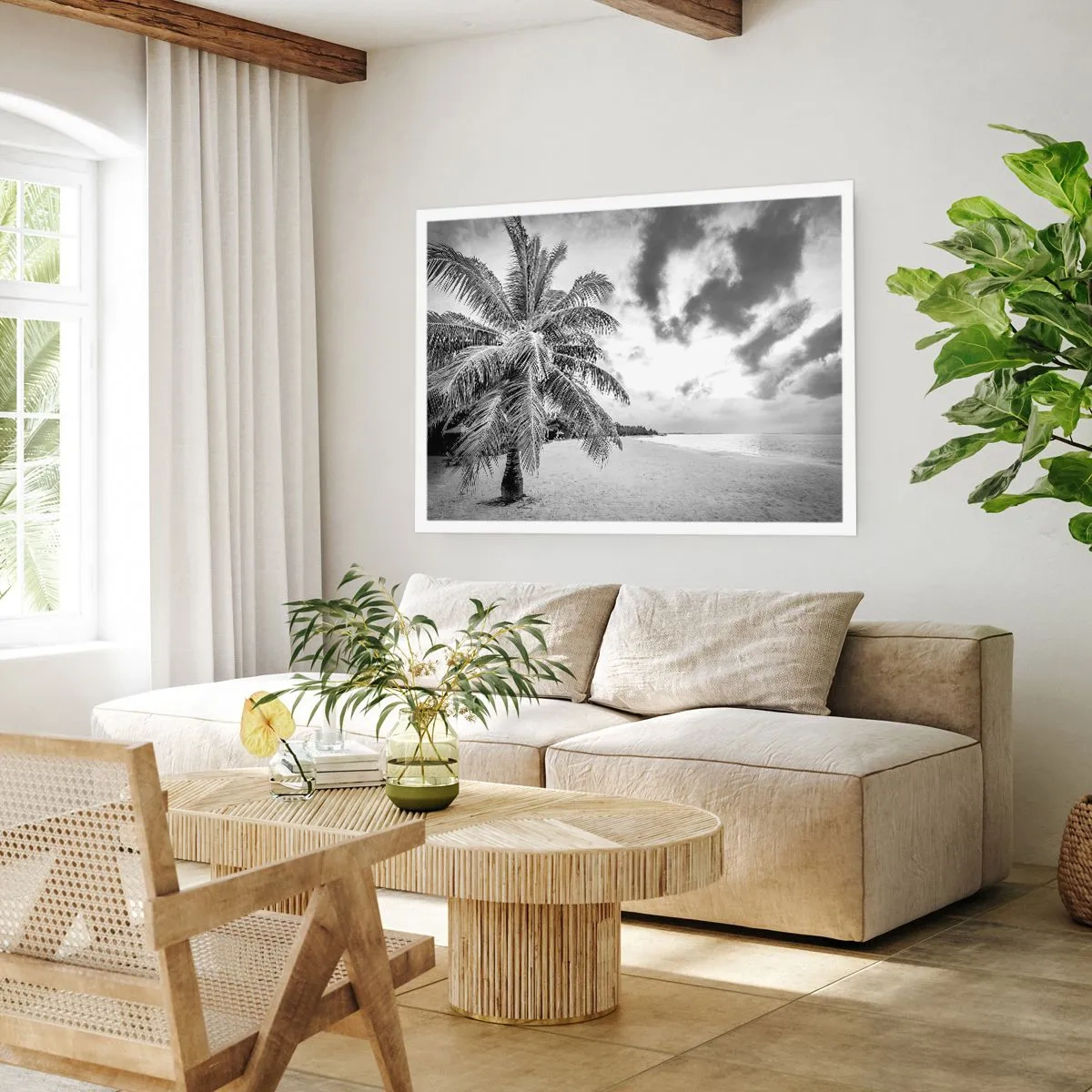 Póster - Palmera en blanco y negro en una playa vacía con nubes - 100x70cm - Anhelo de soledad.... - Decoración de pared moderna para salón y dormitorio ARTTOR