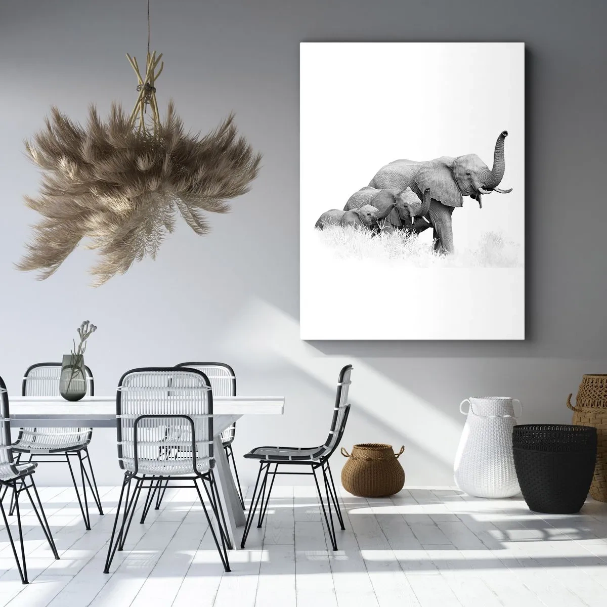 Cuadro sobre lienzo - Impresión de Imagen - Una familia de elefantes frente a un paisaje africano en blanco y negro. - 70x100cm - Uno, dos, tres - Decoración de pared moderna para salón y dormitorio ARTTOR