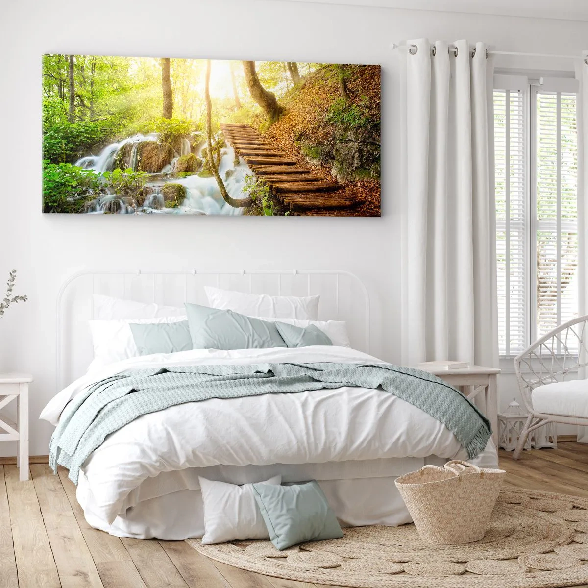 Cuadro sobre lienzo - Impresión de Imagen - Camino forestal con escaleras de madera junto a la cascada. - 140x50cm - El ansiado frescor - Decoración de pared moderna para salón y dormitorio ARTTOR