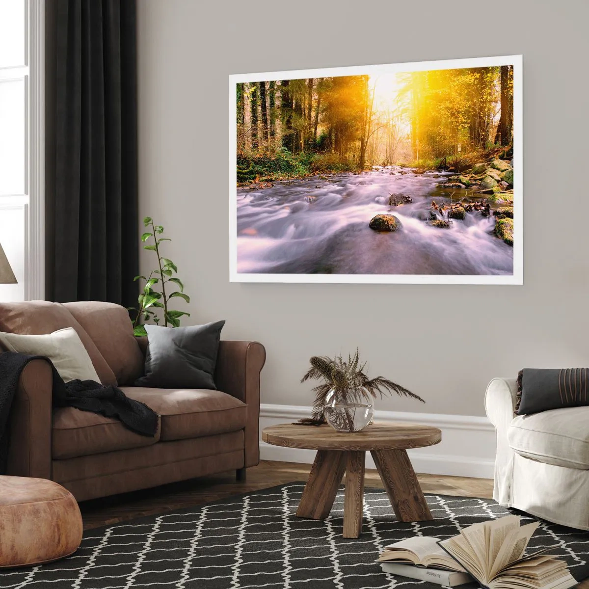 Póster - Un arroyo forestal iluminado por los rayos del sol. - 100x70cm - Malaquita en un marco de plata y oro - Decoración de pared moderna para salón y dormitorio ARTTOR