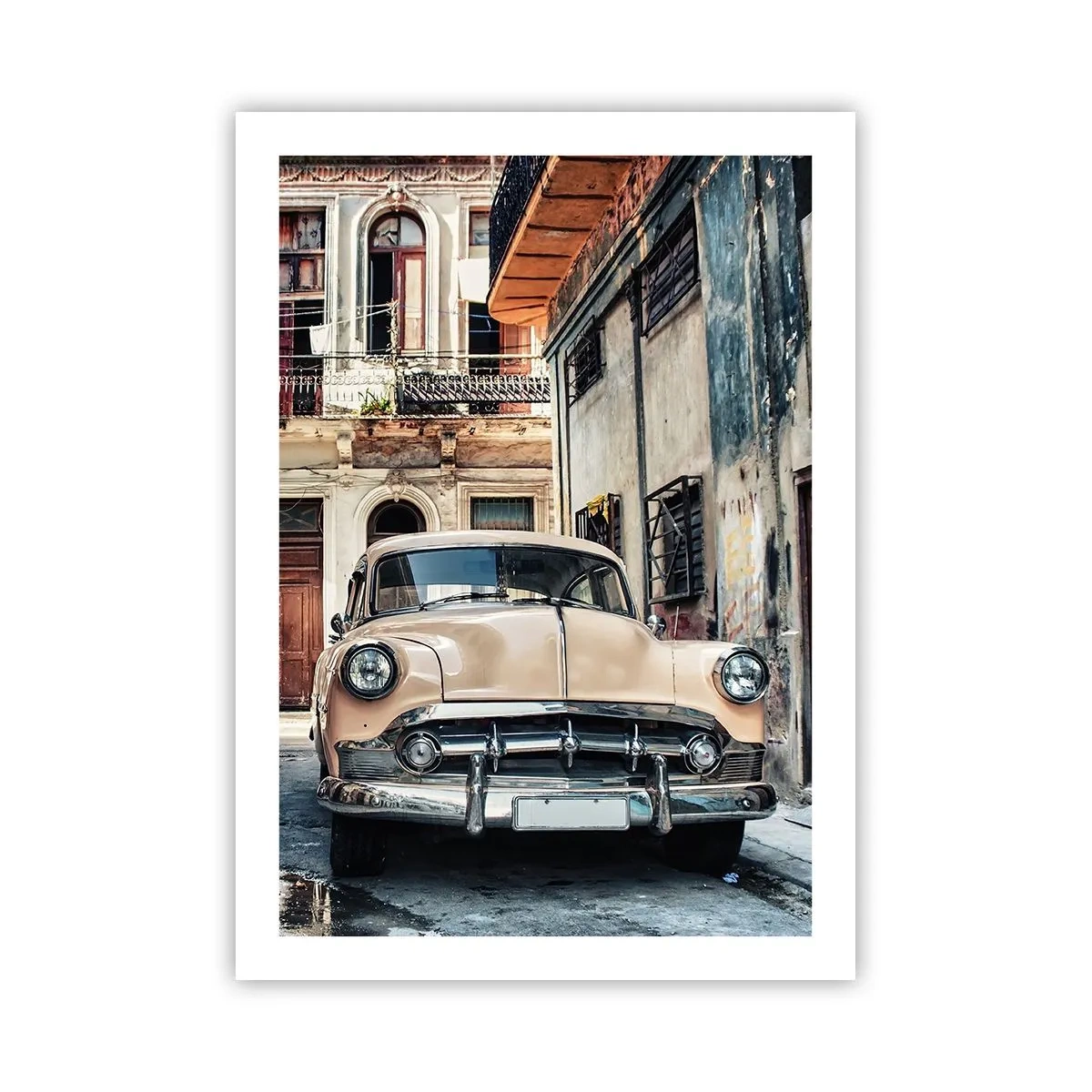 Póster - Un coche clásico en un entorno urbano retro. - 50x70cm - Siesta en La Habana - Decoración de pared moderna para salón y dormitorio ARTTOR