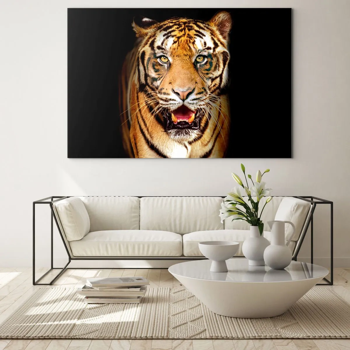 Cuadro sobre vidrio - Impresiones sobre Vidrio - Un tigre sobre un fondo oscuro con una mirada intensa. - 70x50cm - Salvaje de corazón - Decoración de pared moderna para salón y dormitorio ARTTOR