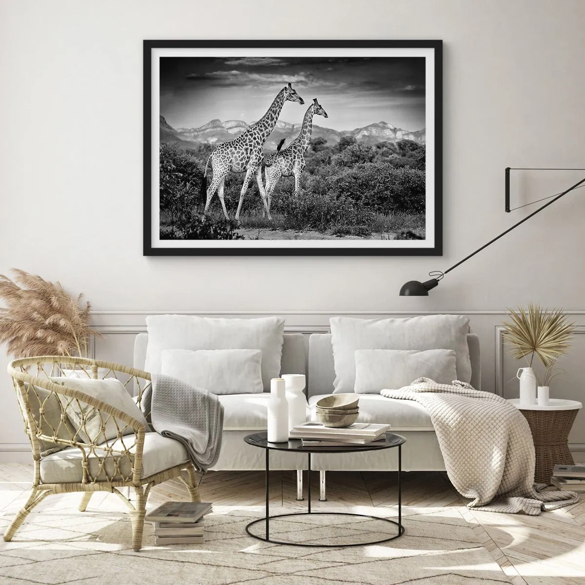 Póster en marco negro - Siluetas en blanco y negro de dos jirafas en la sabana. - 100x70cm - La clase alta de África - Decoración de pared moderna para salón y dormitorio ARTTOR