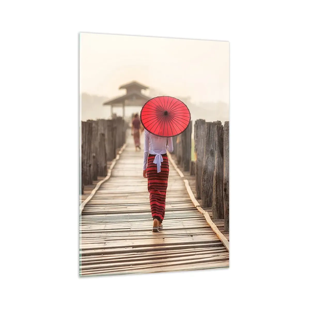 Cuadro sobre vidrio - Impresiones sobre Vidrio - Una mujer con un paraguas rojo en un puente de madera. - 80x120cm - En un viejo puente - Decoración de pared moderna para salón y dormitorio ARTTOR