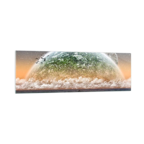 Cuadro sobre vidrio - Impresiones sobre Vidrio - Un paisaje fantástico con un gran planeta sobre el mar y un muelle de madera. - 160x50cm - Y el mundo emergió del agua - Decoración de pared moderna para salón y dormitorio ARTTOR