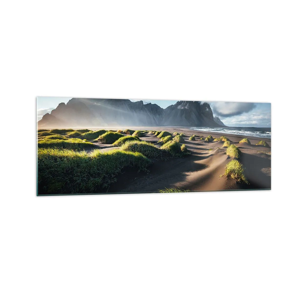 Cuadro sobre vidrio - Impresiones sobre Vidrio - Dunas verdes con fondo de montañas bajo un cielo azul - 140x50cm - Armonía de los elementos - Decoración de pared moderna para salón y dormitorio ARTTOR