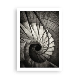 Póster - Fotografía en blanco y negro de una escalera de caracol desde arriba. - 50x70cm - Escaleras arriba, escaleras abajo - Decoración de pared moderna para salón y dormitorio ARTTOR