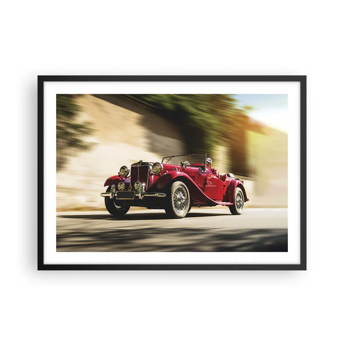 Póster en marco negro - Coche clásico rojo en movimiento en una calle soleada - 70x50cm - Hermosa pieza de museo - Decoración de pared moderna para salón y dormitorio ARTTOR