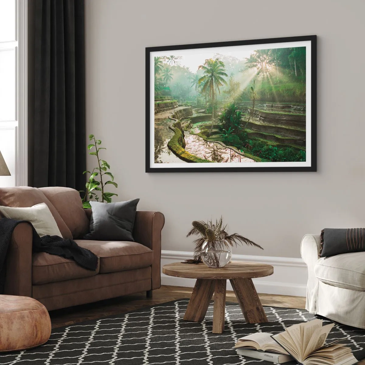 Póster en marco negro - Terrazas de arroz con palmeras bajo los rayos del sol - 70x50cm - Crecer bajo el sol - Decoración de pared moderna para salón y dormitorio ARTTOR