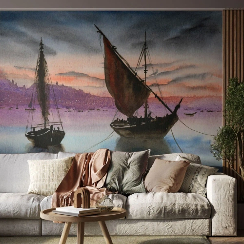 Fotomural Premium Sand - Pintorescos veleros con el sol poniente como telón de fondo - 100x70cm - Atardecer en el puerto - Decoración de pared moderna para salón y dormitorio ARTTOR