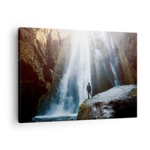Cuadro sobre lienzo - Impresión de Imagen - Una figura con el telón de fondo de una majestuosa cascada en un desfiladero rocoso. - 70x50cm - Impresionante vista - Decoración de pared moderna para salón y dormitorio ARTTOR