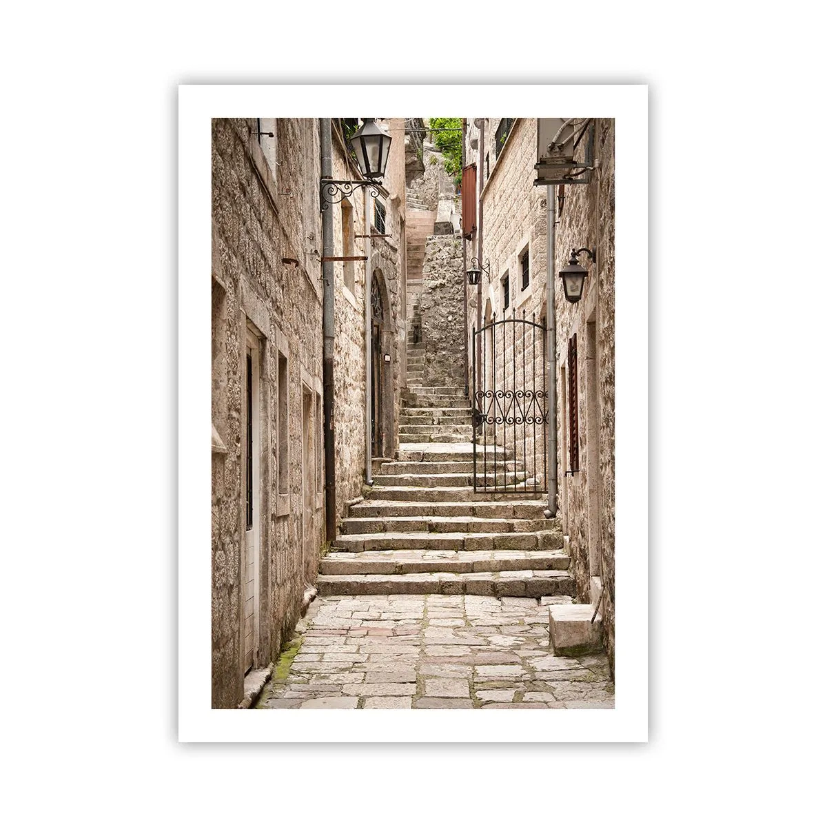 Póster - Una calle de piedra con escaleras históricas y faroles. - 50x70cm - Una antigua calle mágica - Decoración de pared moderna para salón y dormitorio ARTTOR