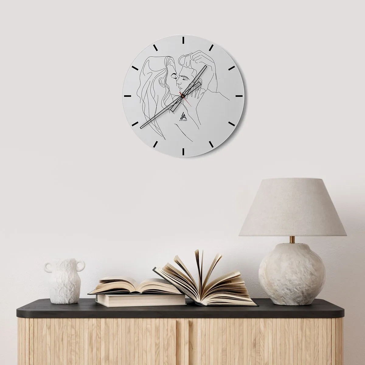 Reloj de pared - Reloj de vidrio - Un dibujo minimalista de una pareja enamorada. - 30x30cm - Alineados - Decoración de pared moderna para salón, cocina y dormitorio ARTTOR