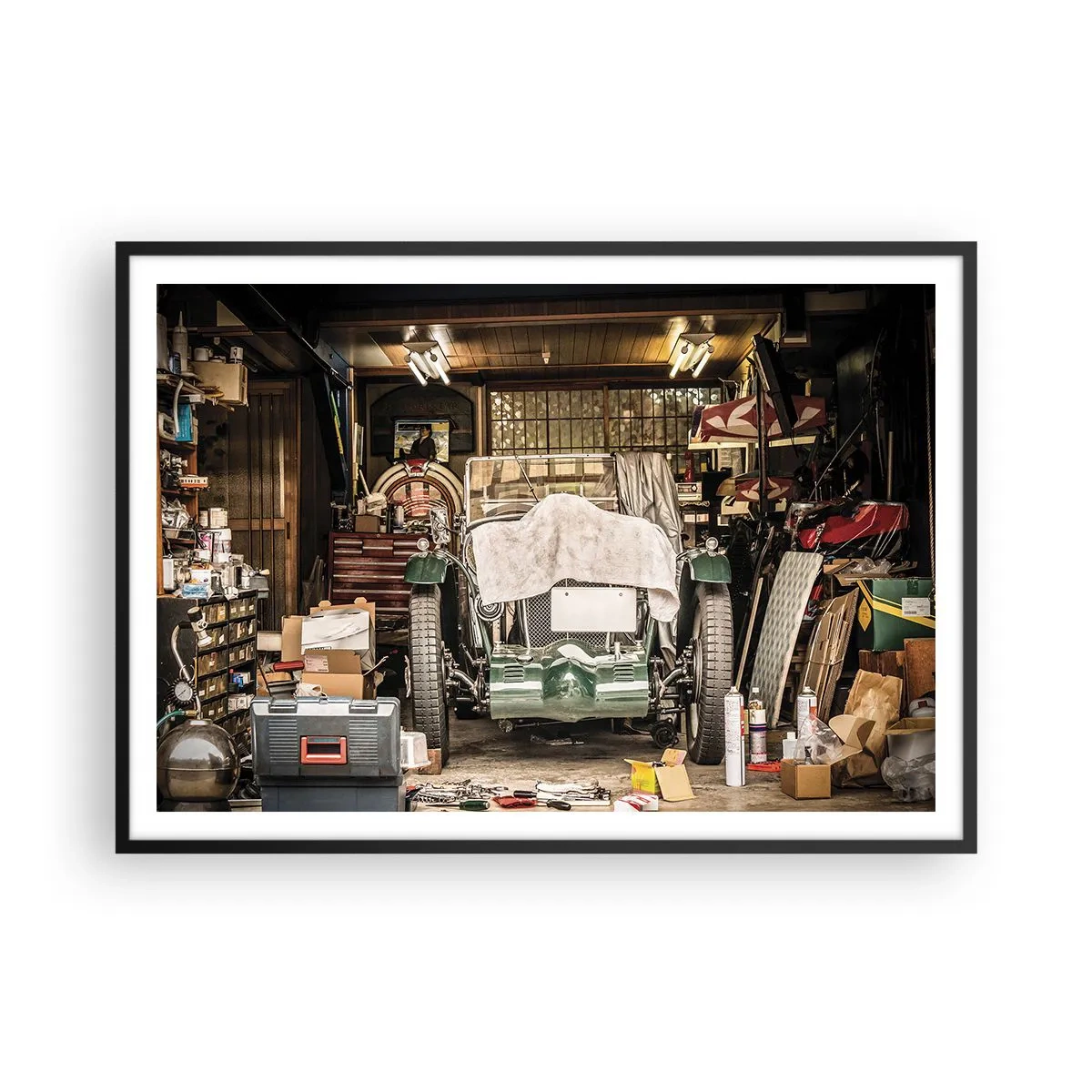 Póster en marco negro - Un coche viejo en un garaje rodeado de herramientas y equipos. - 100x70cm - Volver al pasado - Decoración de pared moderna para salón y dormitorio ARTTOR