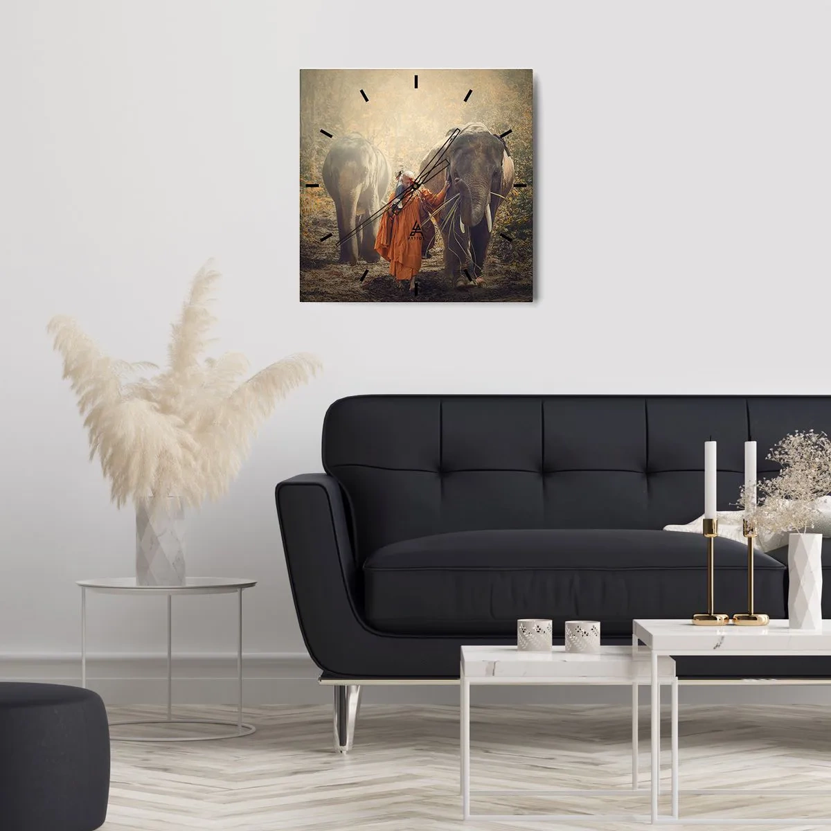 Reloj de pared - Reloj de vidrio - Un monje con una túnica naranja guía un elefante en el bosque. - 30x30cm - Comprensión total - Decoración de pared moderna para salón y dormitorio ARTTOR