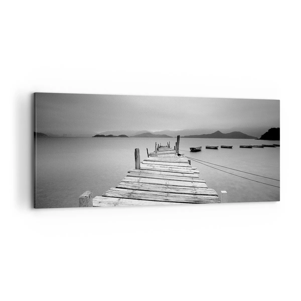 Cuadro sobre lienzo - Impresión de Imagen - Una vista en blanco y negro de un embarcadero de madera y un lago tranquilo. - 120x50cm - Más allá de las montañas, más allá de los mares - Decoración de pared moderna para salón y dormitorio ARTTOR