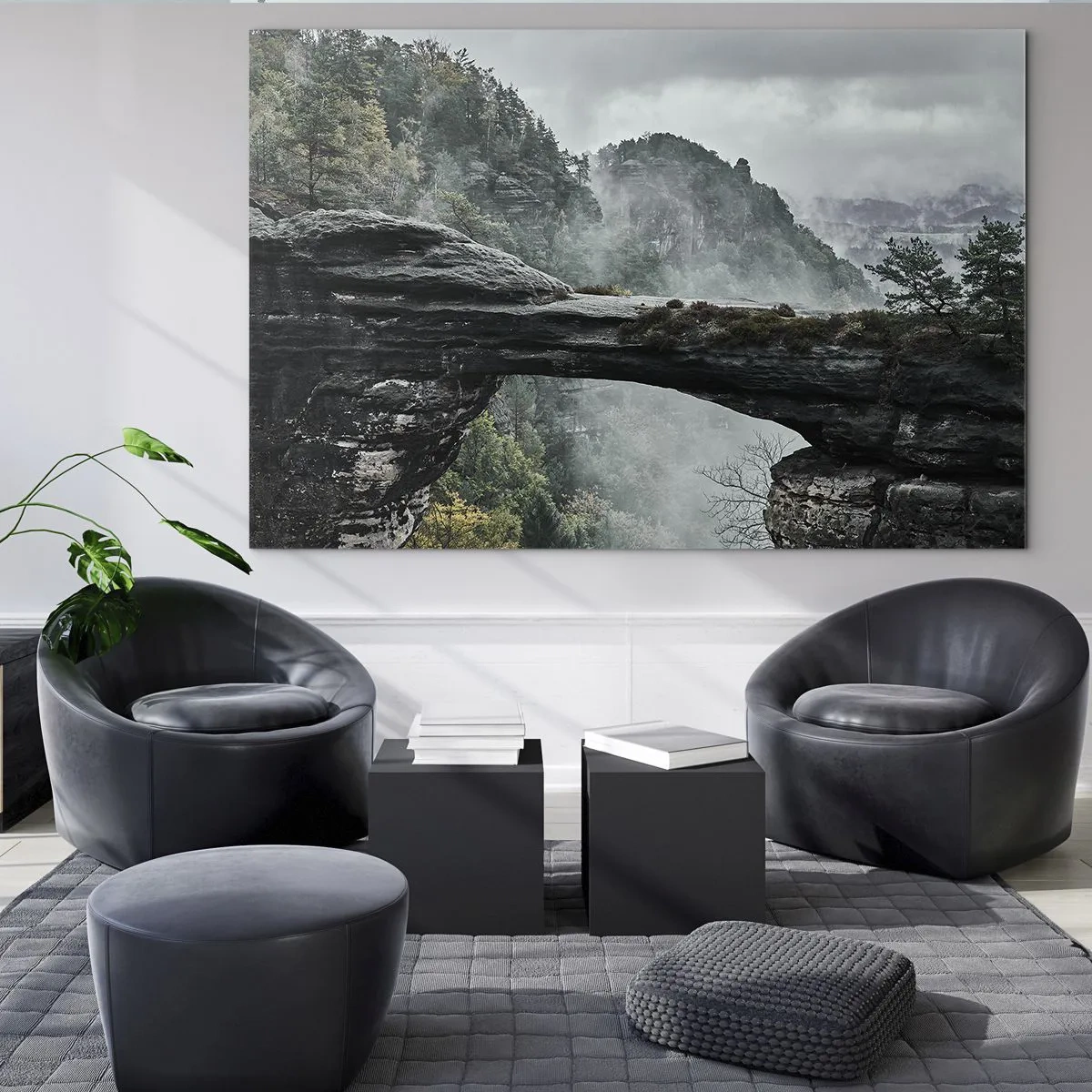 Cuadro sobre vidrio - Impresiones sobre Vidrio - Un puente de piedra entre montañas brumosas y un paisaje forestal. - 70x50cm - La aventura está a punto de comenzar - Decoración de pared moderna para salón y dormitorio ARTTOR