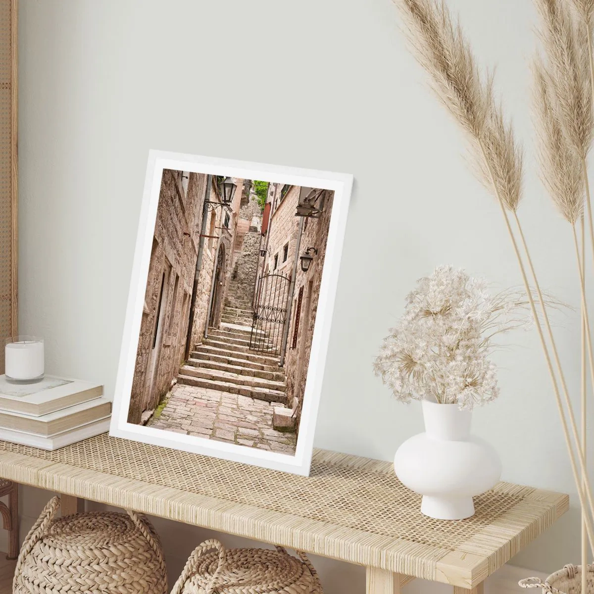 Póster en marco blanco - Una antigua calle mágica - 70x100 cm