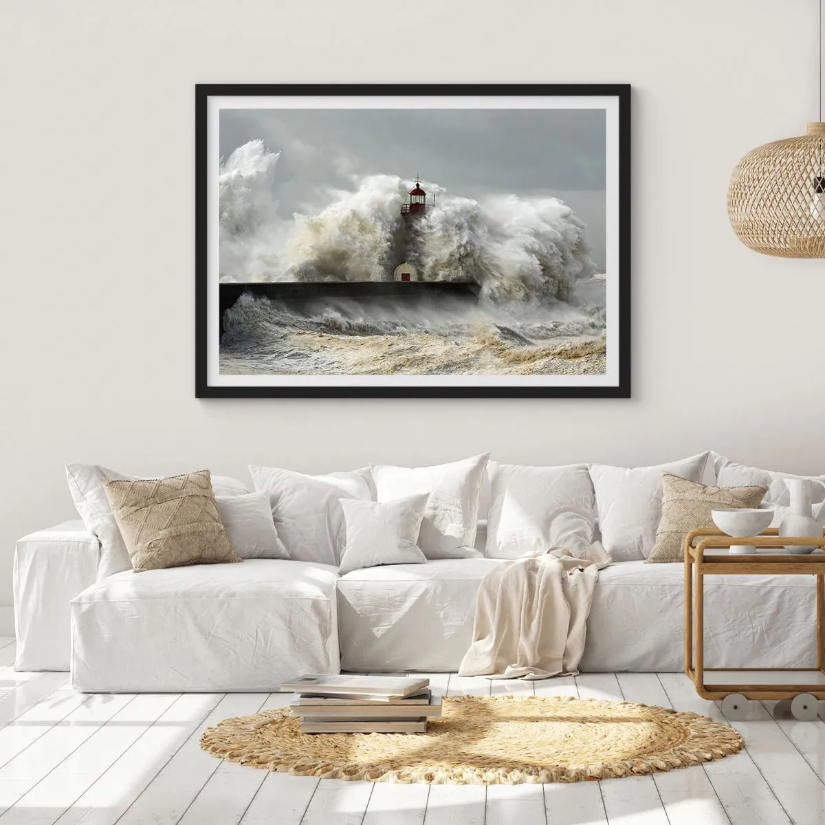 Póster en marco negro - Un faro rodeado de fuertes olas durante una tormenta. - 100x70cm - La furia del océano - Decoración de pared moderna para salón y dormitorio ARTTOR