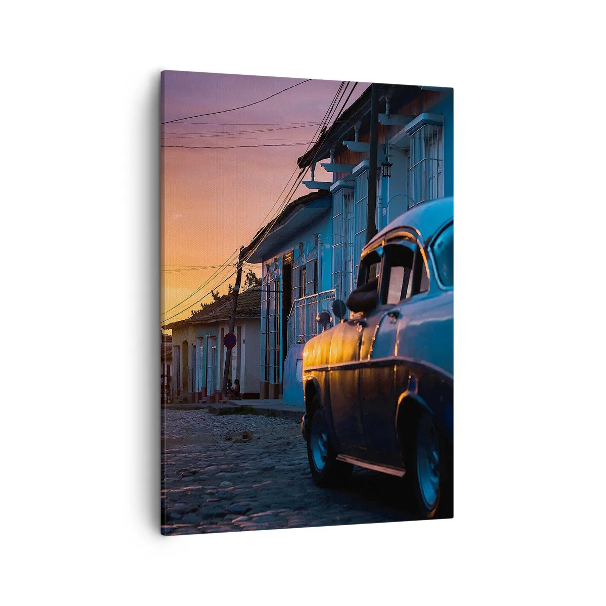 Cuadro sobre lienzo - Impresión de Imagen - Coche retro y bicicleta en la calle a la luz del sol poniente. - 50x70cm - Aquí el tiempo se ralentiza - Decoración de pared moderna para salón y dormitorio ARTTOR