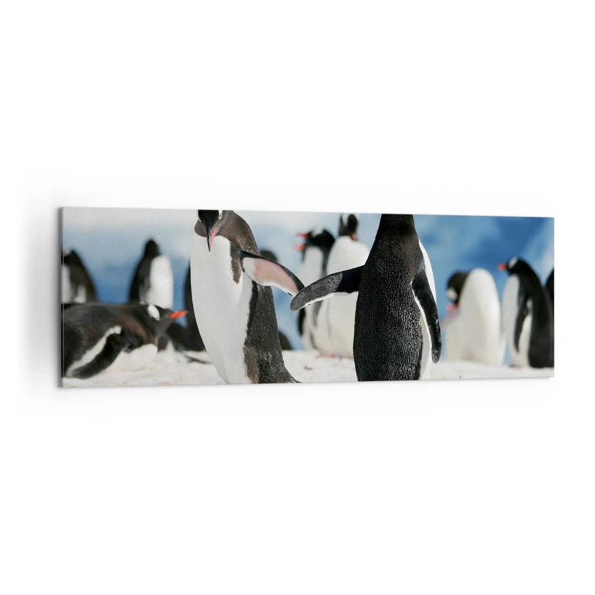 Cuadro sobre lienzo - Impresión de Imagen - Un grupo de pingüinos en la nieve en un paisaje antártico. - 160x50cm - Bailando en la nieve - Decoración de pared moderna para salón y dormitorio ARTTOR