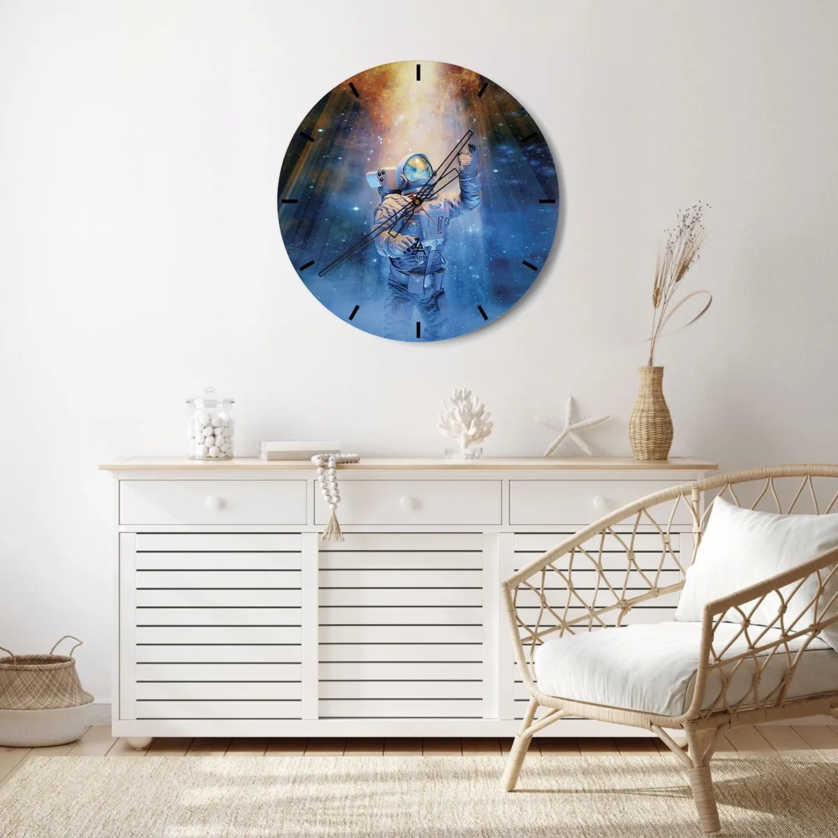 Reloj de pared - Reloj de vidrio - Un astronauta flotando en el espacio bajo la luz de las estrellas. - 30x30cm - El descubrimiento - Decoración de pared moderna para salón, cocina y dormitorio ARTTOR