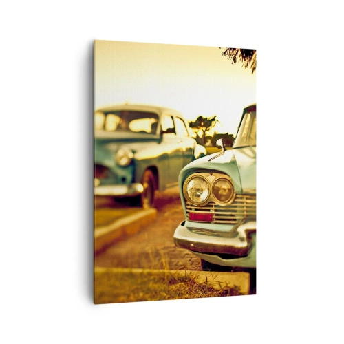 Cuadro sobre lienzo - Impresión de Imagen - Coches clásicos bajo la cálida luz del atardecer. - 70x100cm - A la espera del futuro - Decoración de pared moderna para salón y dormitorio ARTTOR